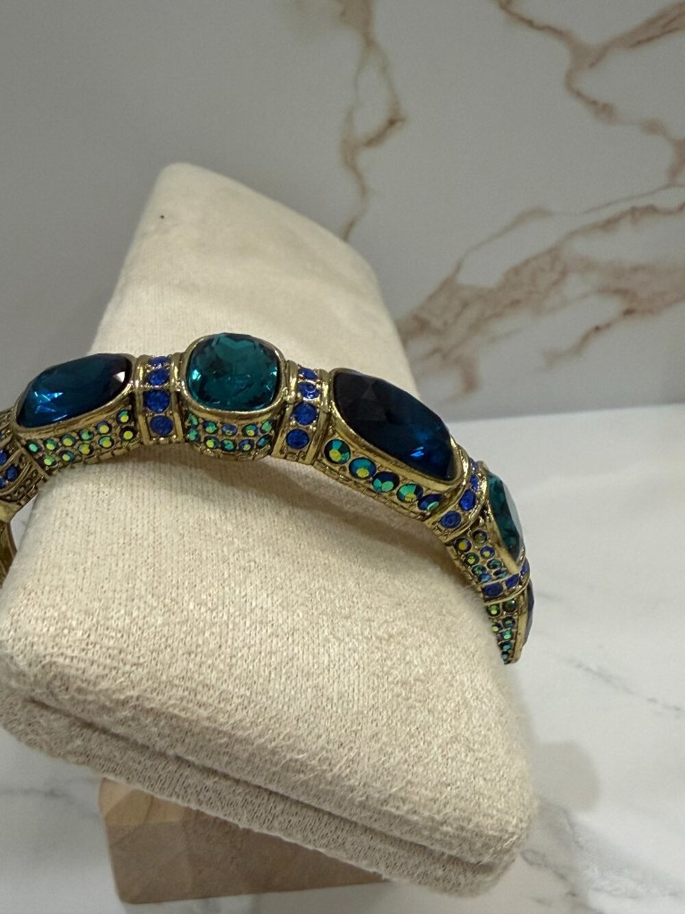 Heidi Daus 3-Pc Crystal Hinged Bangle Set Blue AB M/L - Picture 10 of 15